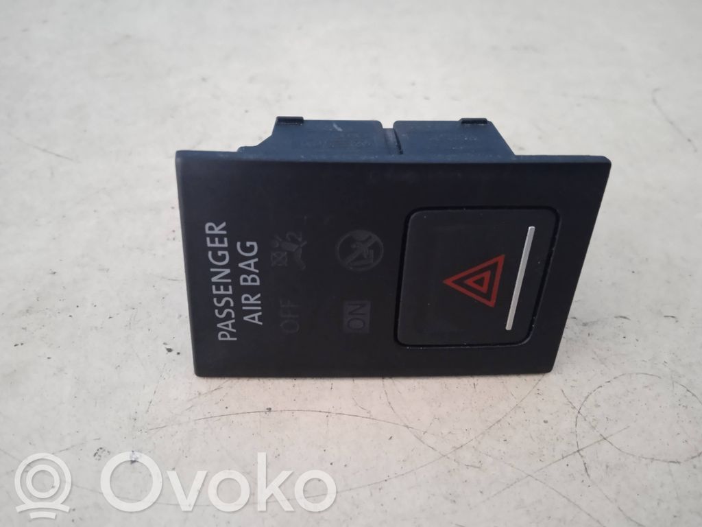 Volkswagen Golf VII Botón interruptor de luz de peligro 