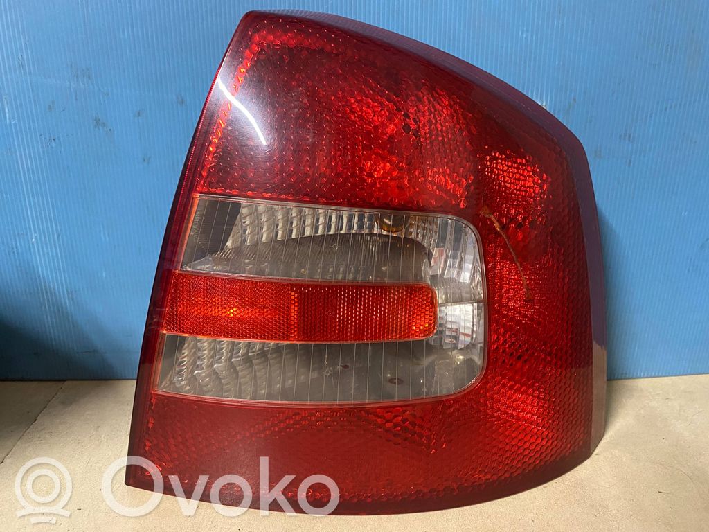 Skoda Octavia Mk2 (1Z) Galinis žibintas kėbule 