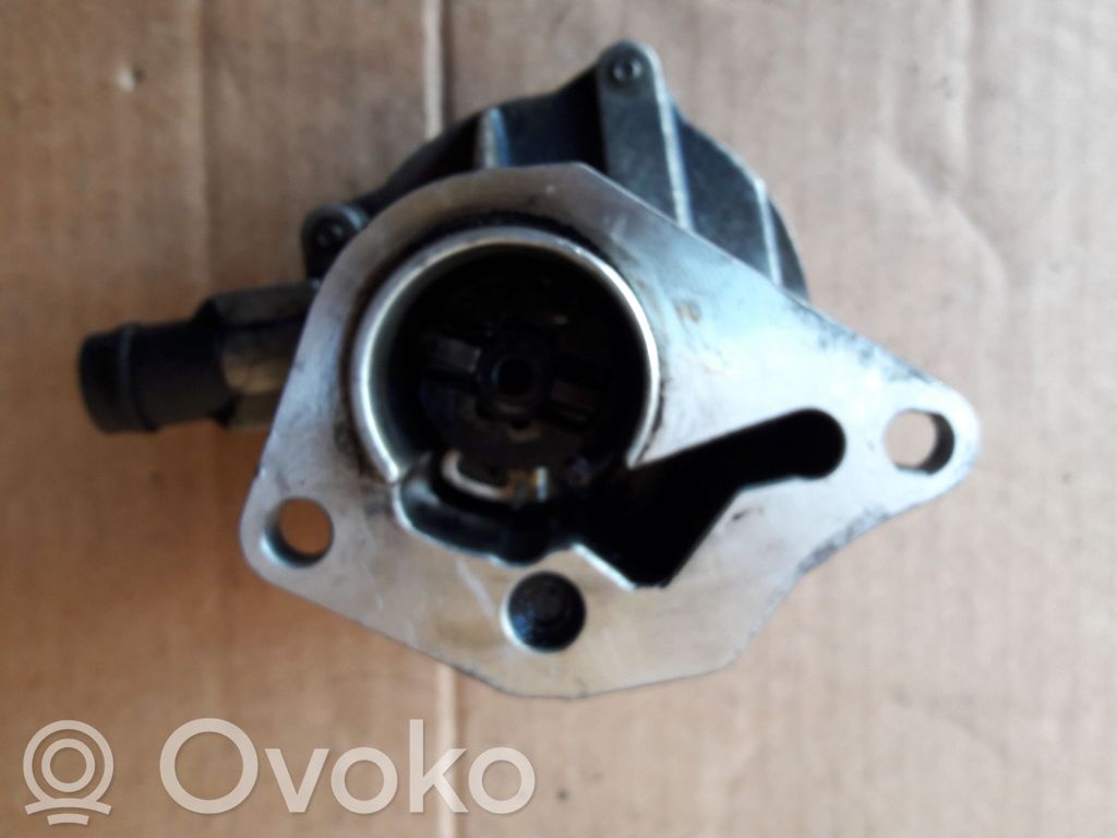 Renault Megane II Vacuum pump 