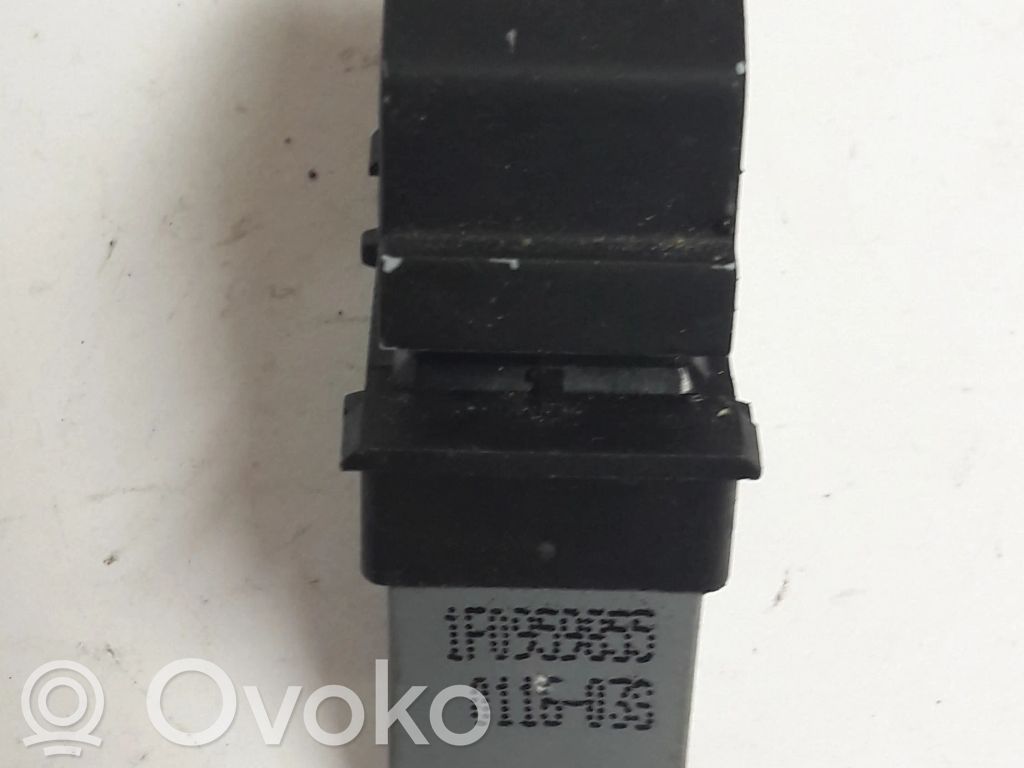 Volkswagen PASSAT B6 Electric window control switch 