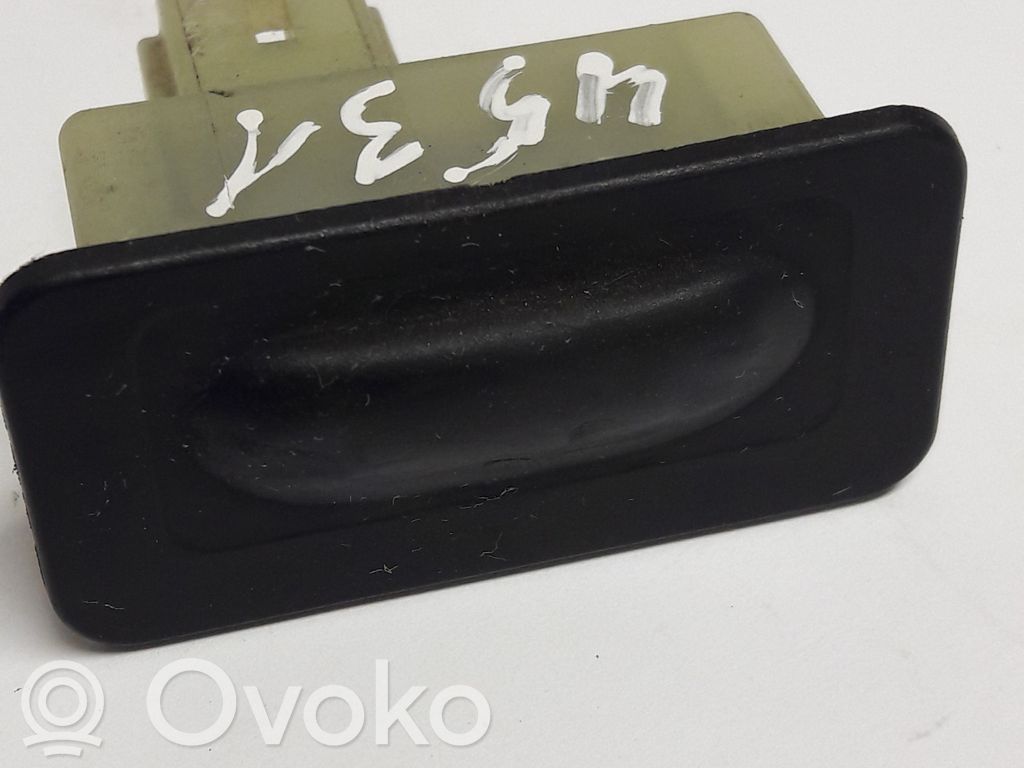 Renault Scenic I Tailgate glass/window release handle 