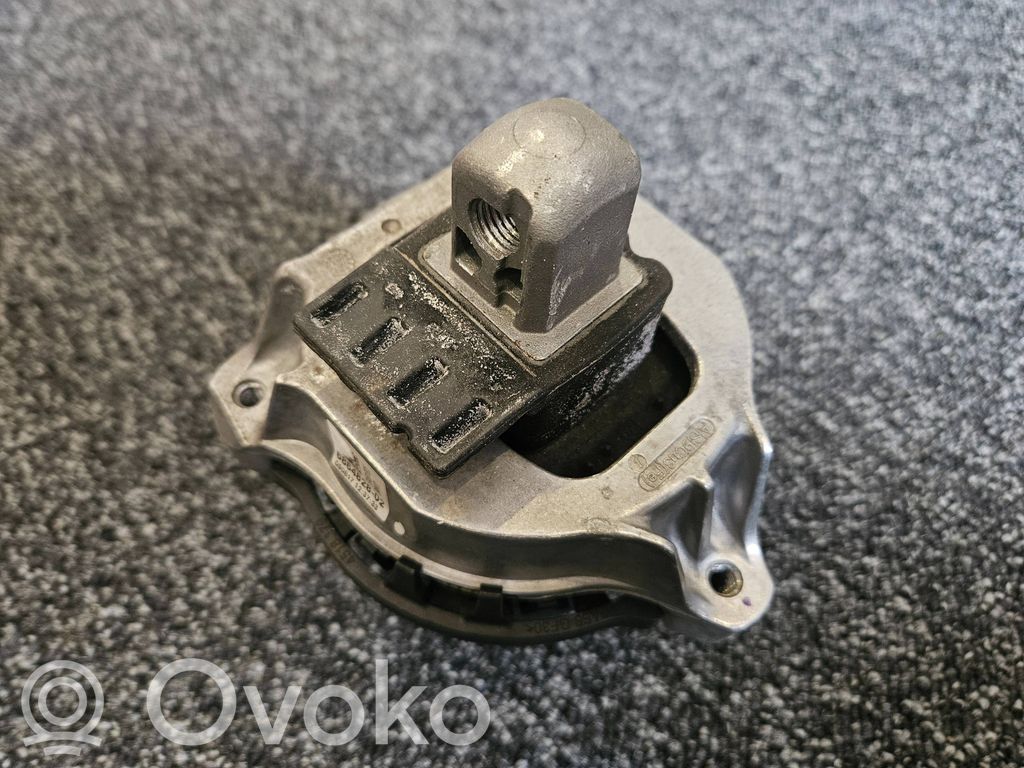 BMW 5 G30 G31 G38 Engine mount bracket 