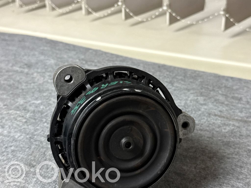 Engine mount bracket   6860458,100416