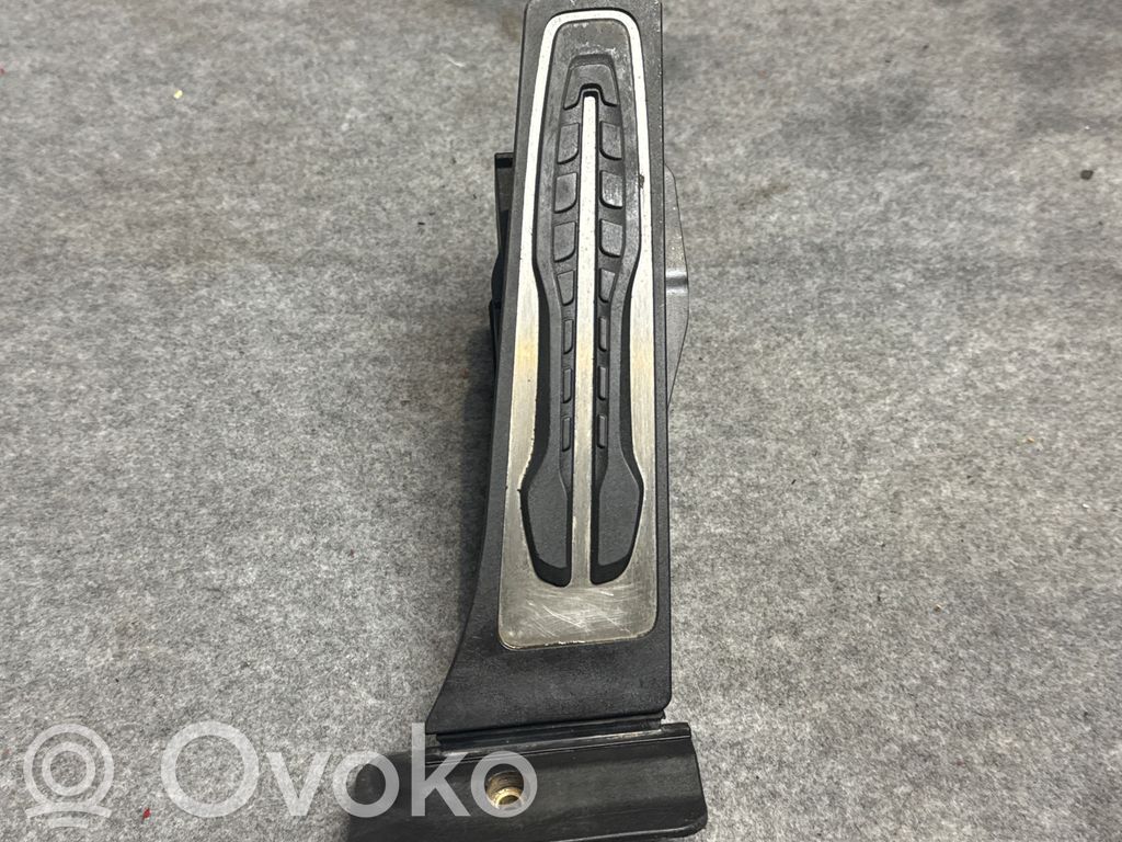 Accelerator throttle pedal   6889824