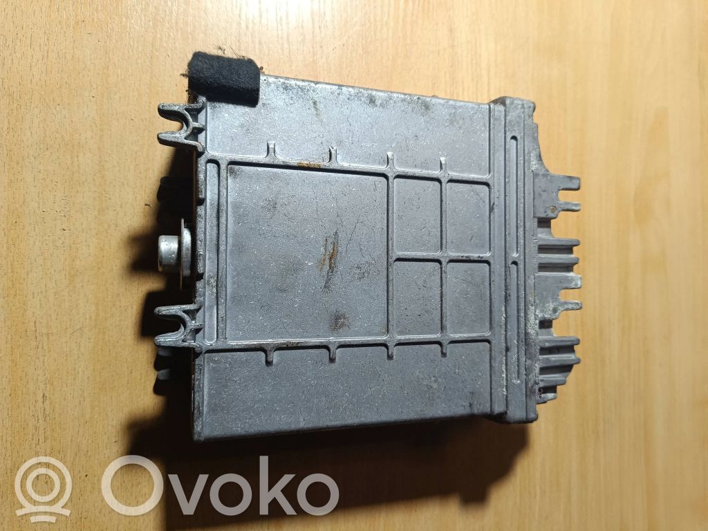 Volkswagen PASSAT B4 Engine control unit/module 