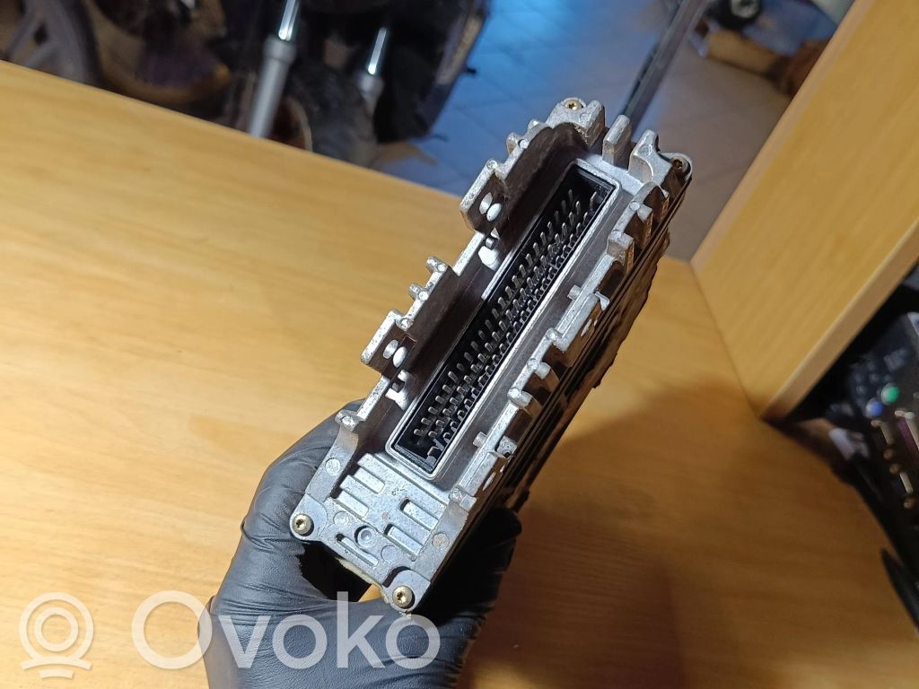 Volkswagen PASSAT B4 Engine control unit/module 
