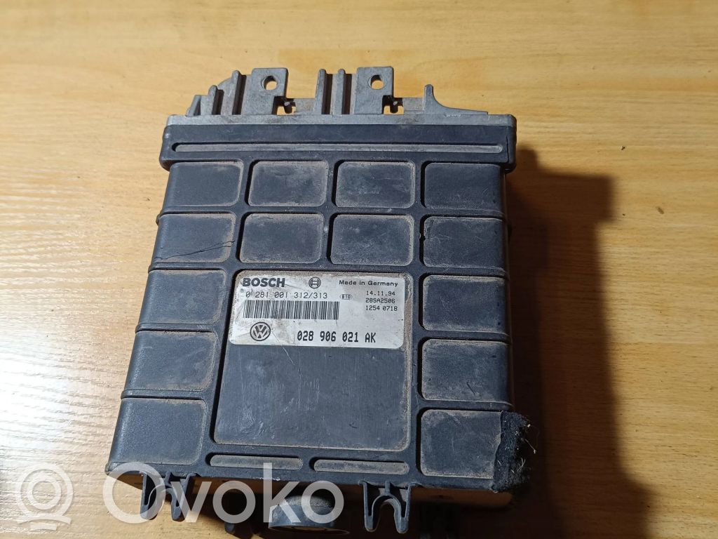 Volkswagen PASSAT B4 Engine control unit/module 