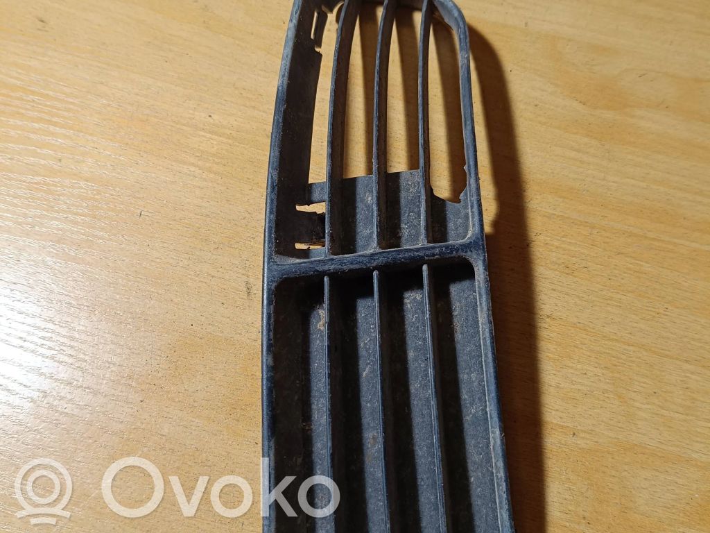 Volkswagen Polo III 6N 6N2 6NF Front bumper lower grill 