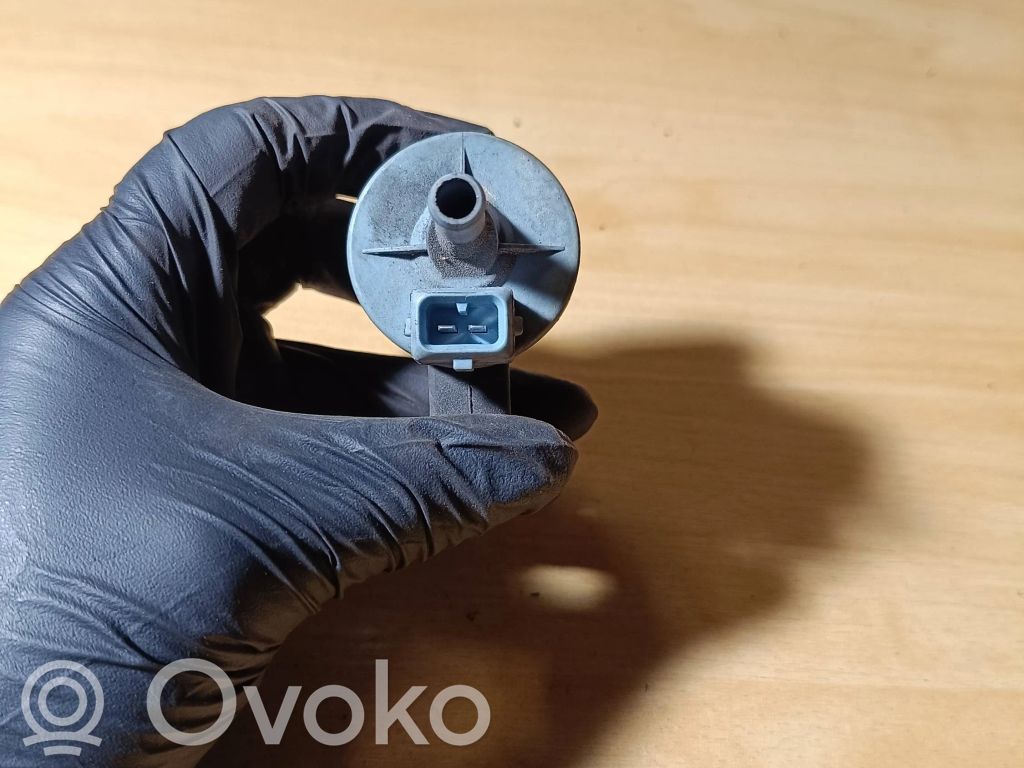 Volkswagen Polo III 6N 6N2 6NF Valve vacuum 