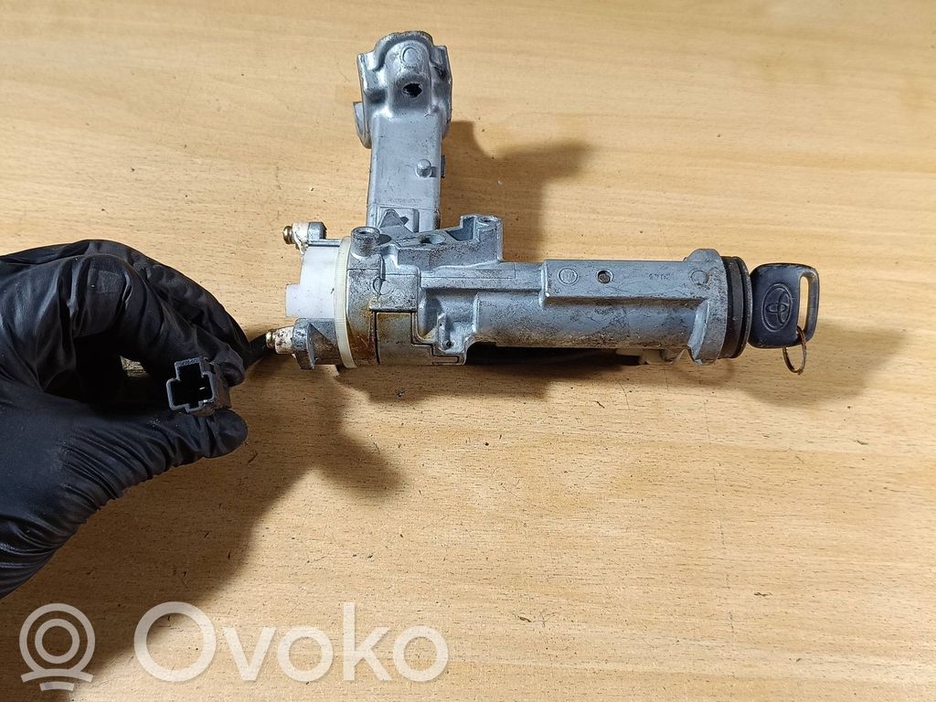 Toyota Avensis Verso Aizdedzes atslēga 