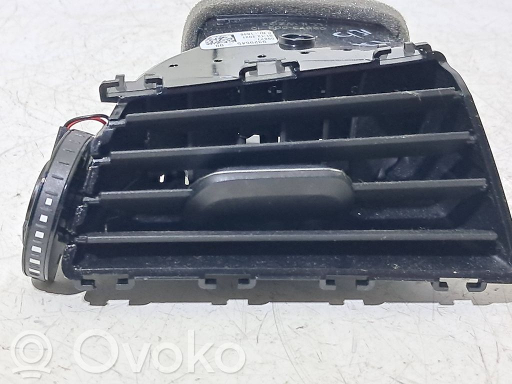 BMW 5 G30 G31 G38 Boczna kratka nawiewu deski rozdzielczej 