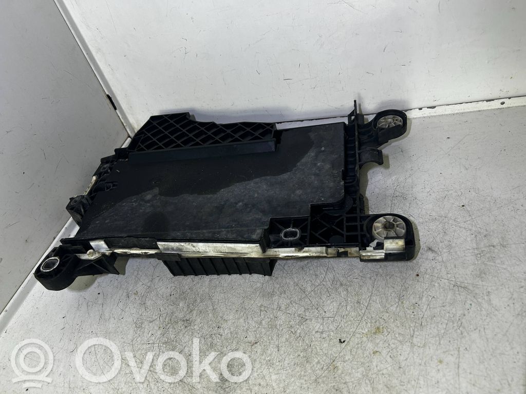BMW 2 F45 Podstawa / Obudowa akumulatora 