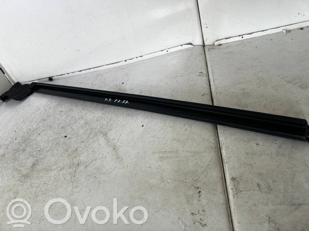 Tesla Model Y Cheder cauciuc geam față 