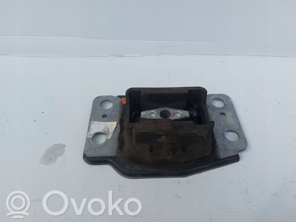 Ford Focus Engine mount bracket 