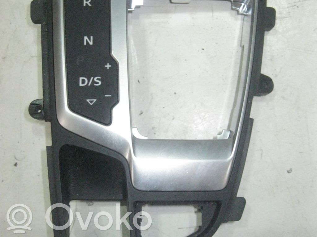Ramka drążka zmiany biegów   4M1713111D