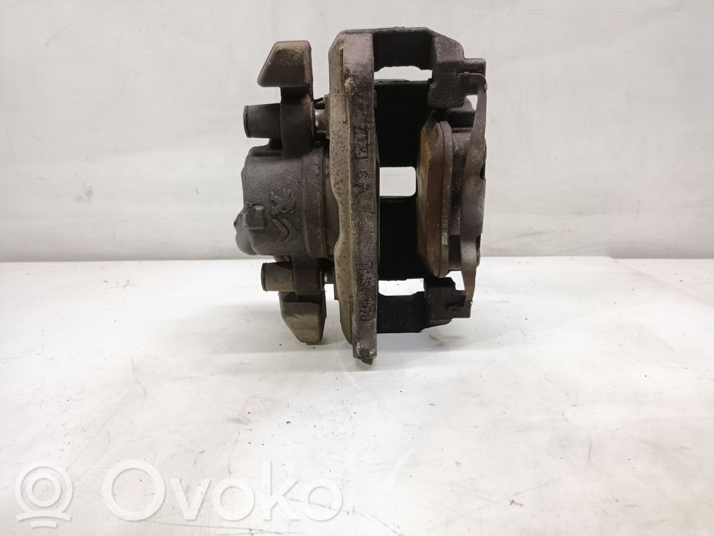 Peugeot 3008 II Zacisk hamulcowy przedni 