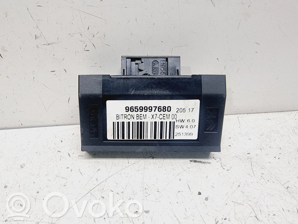Peugeot 3008 II Door control unit/module 