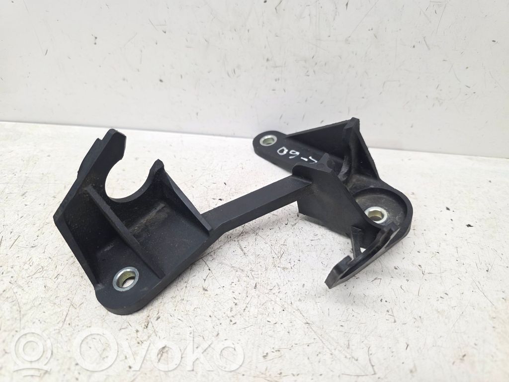 Volvo XC60 Gear shift cable bracket 