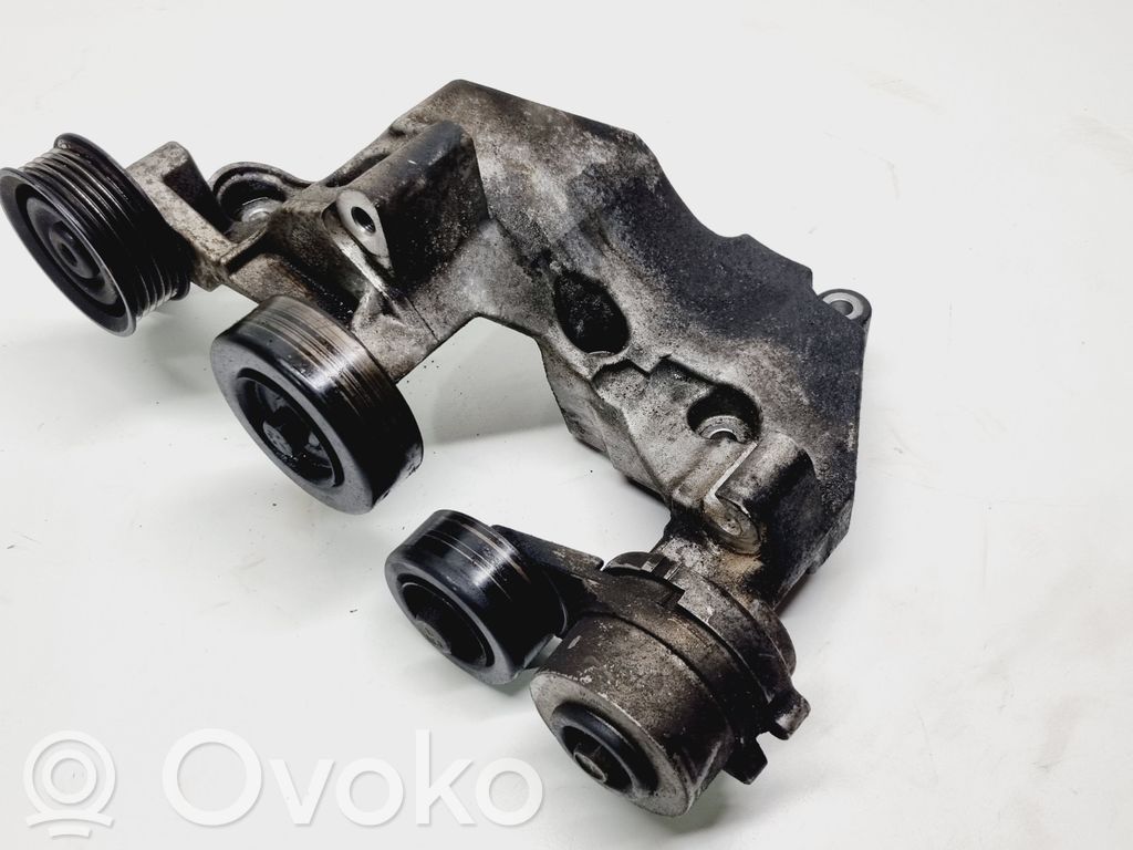 Hyundai Tucson TL Generator/alternator bracket 