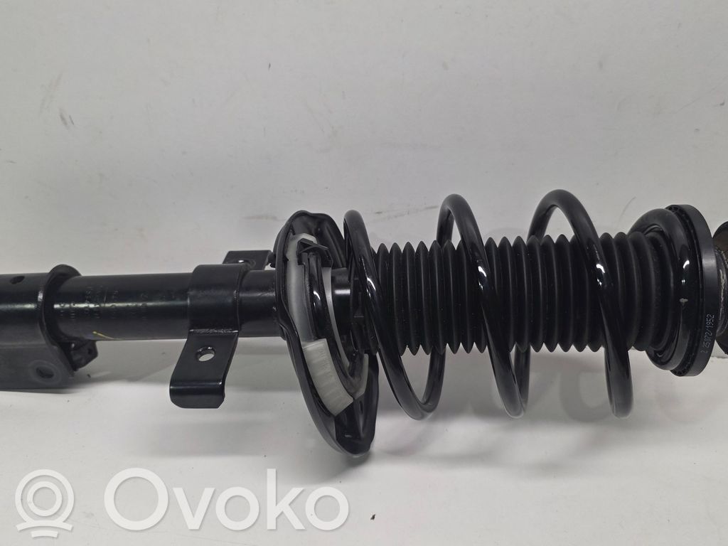 Renault Clio V Etuiskunvaimennin kierrejousella 