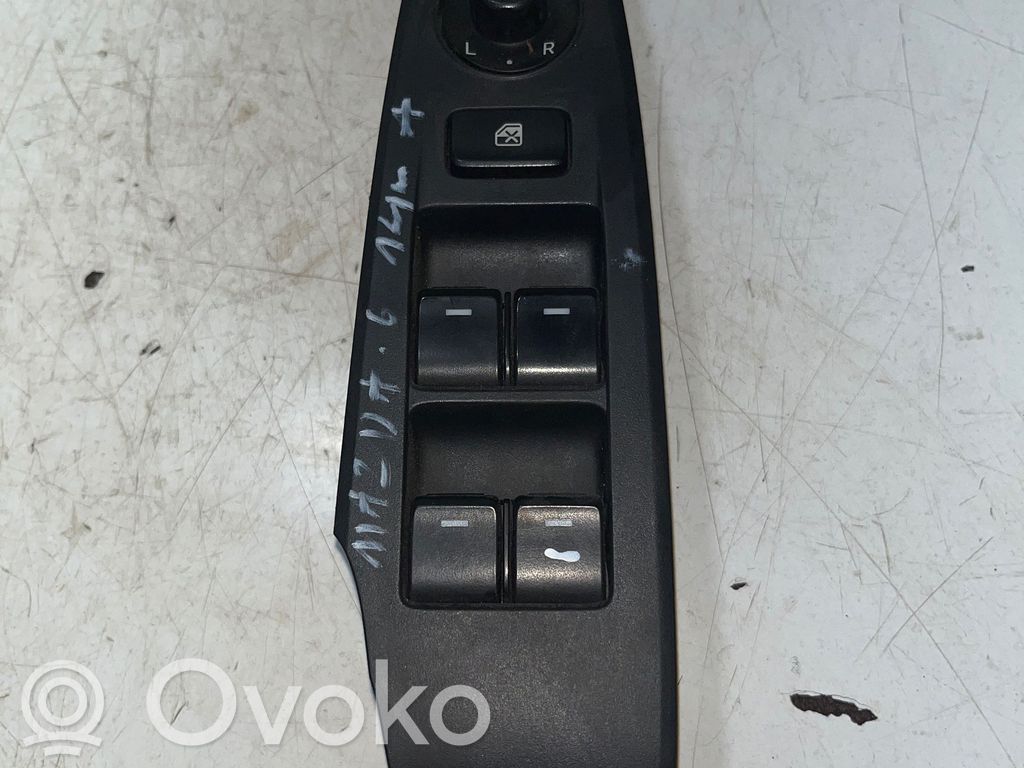 Electric window control switch   5AB129EA03