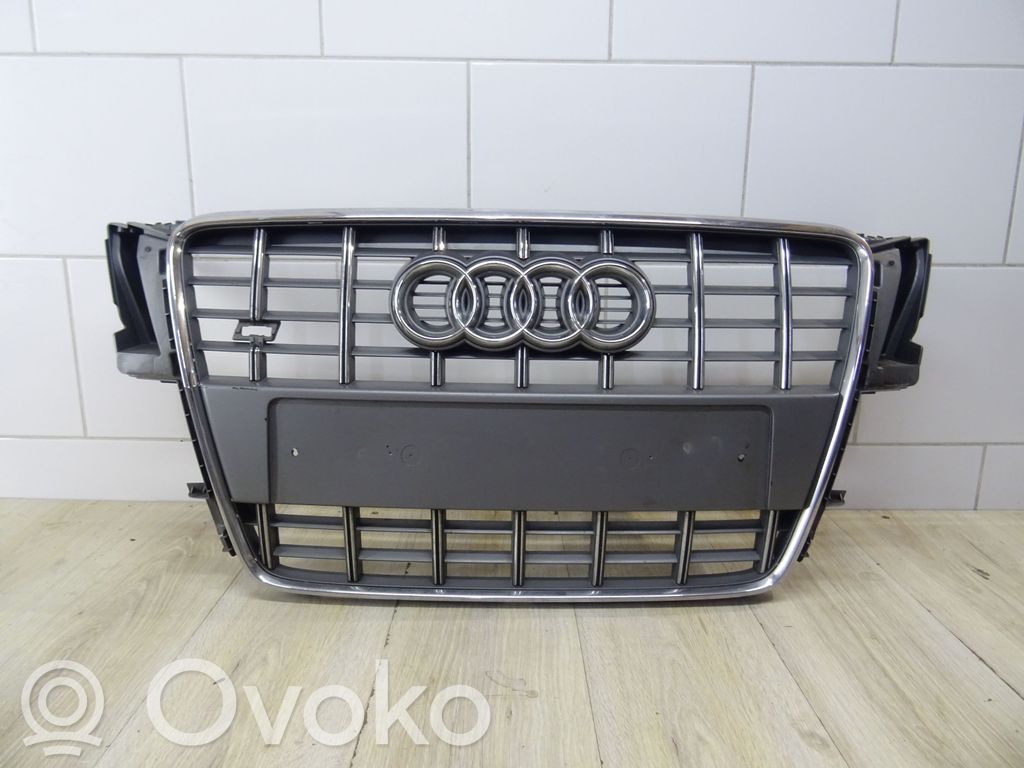 Audi A5 Etupuskurin ylempi jäähdytinsäleikkö 