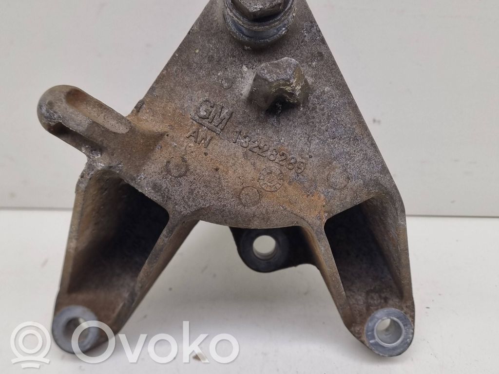 Opel Insignia A Engine mounting bracket 