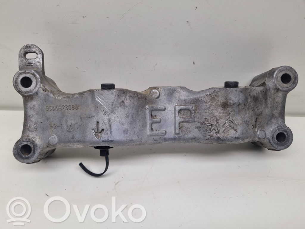 Citroen DS5 Engine mounting bracket 