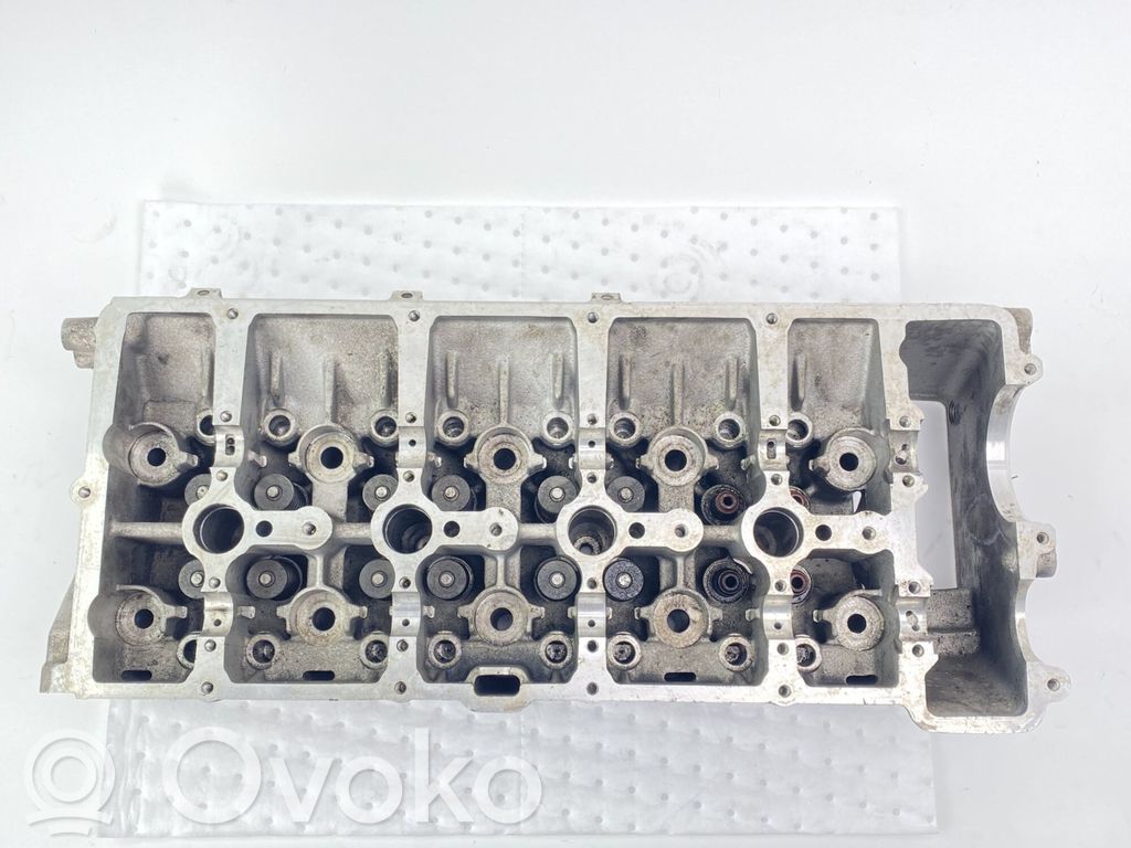 BMW 7 E38 Engine head 