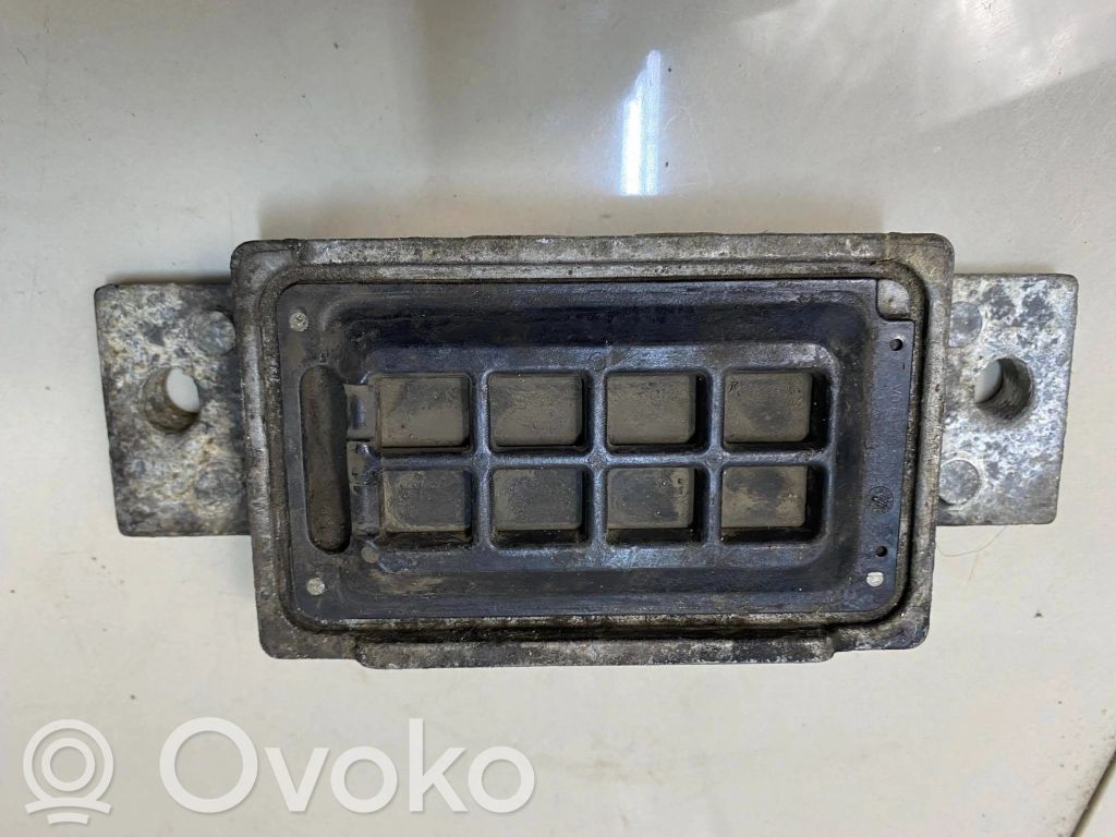 Engine mount bracket   V060970101