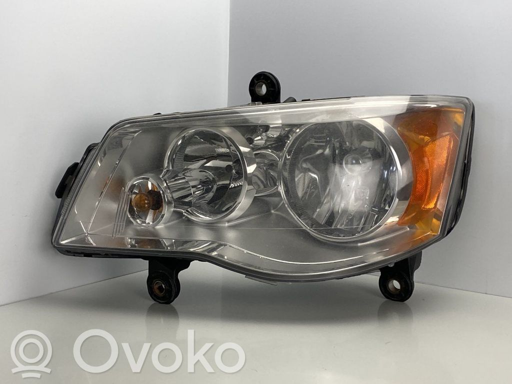 Chrysler Grand Voyager V Lampa przednia 