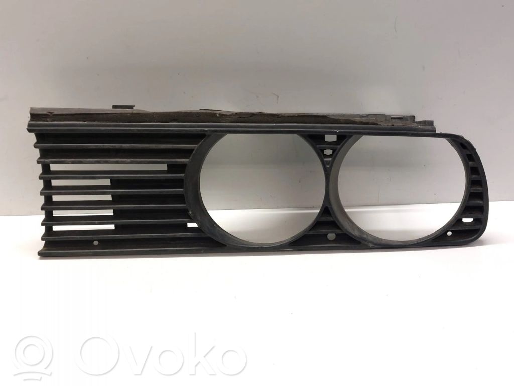 BMW 3 E30 Grotelės priekinės 