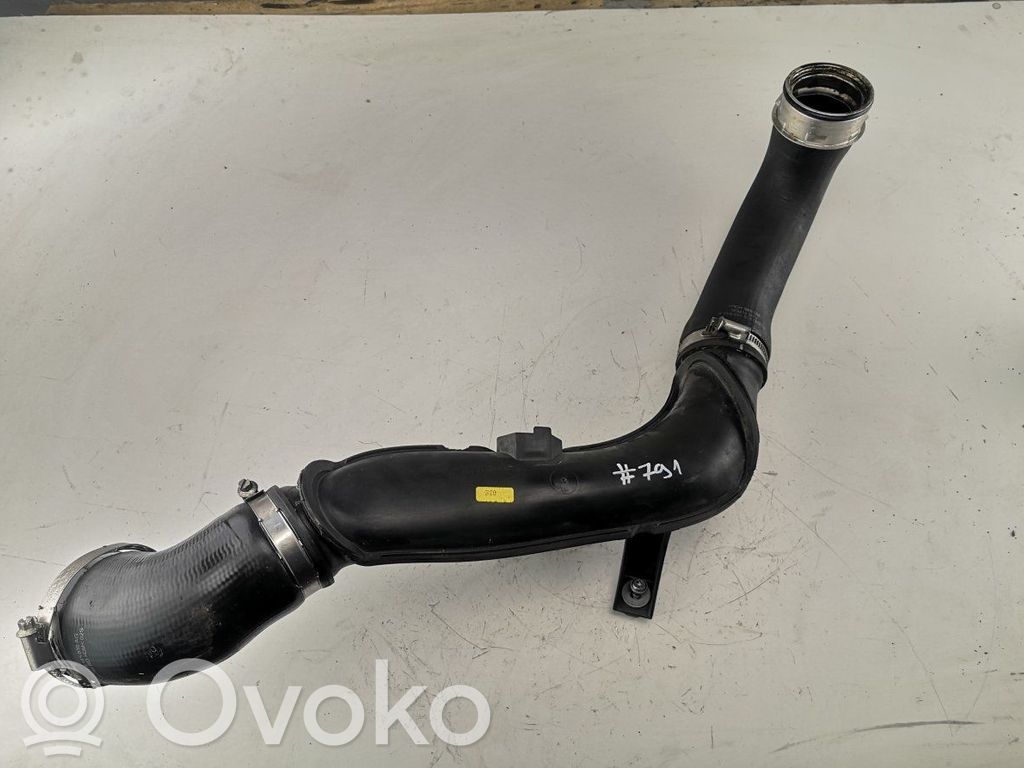 Volkswagen PASSAT B6 Intercooler hose/pipe 