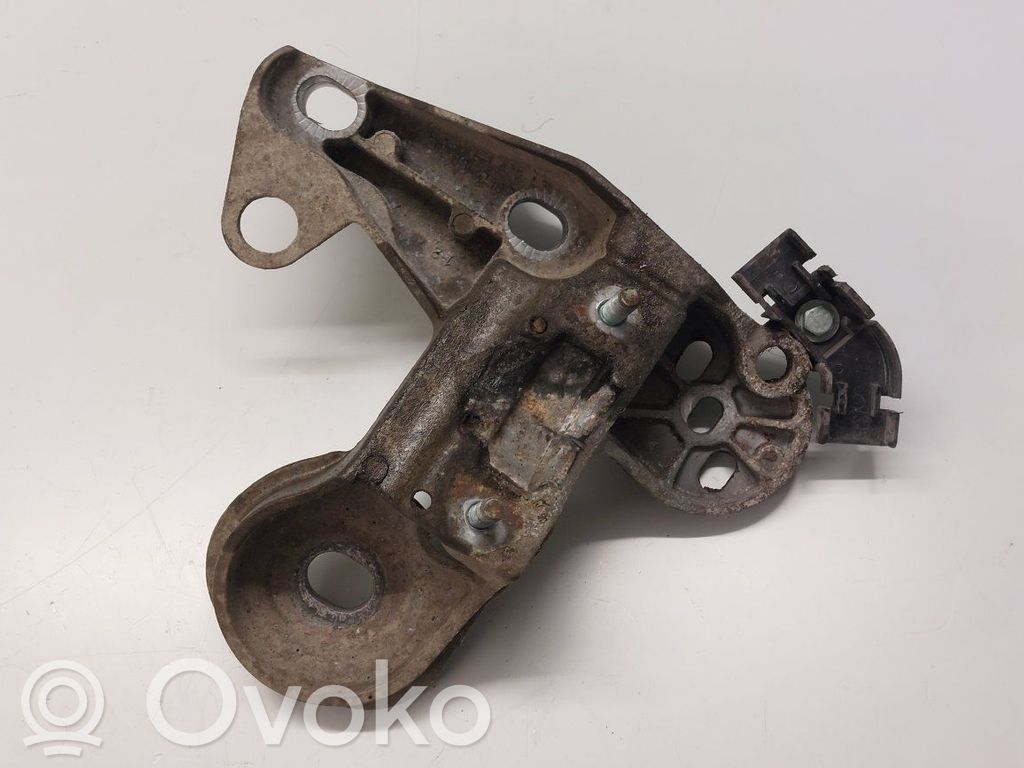 Engine mounting bracket   8E0199352D,8E0199352D