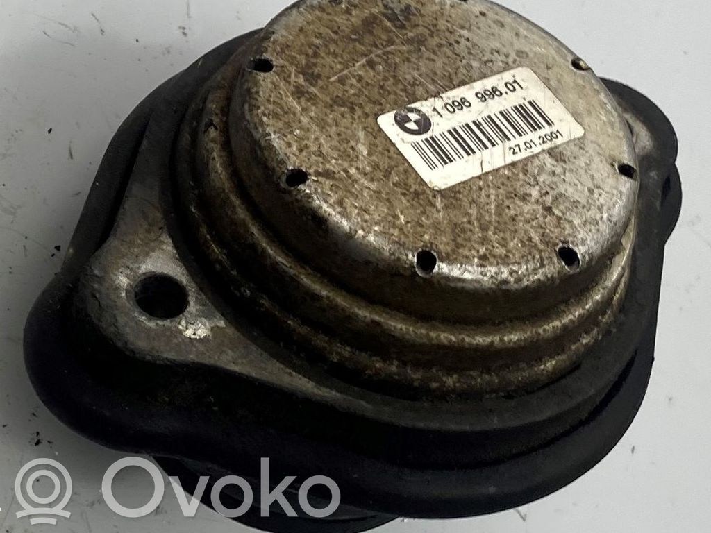 BMW X5 E53 Engine mount bracket 