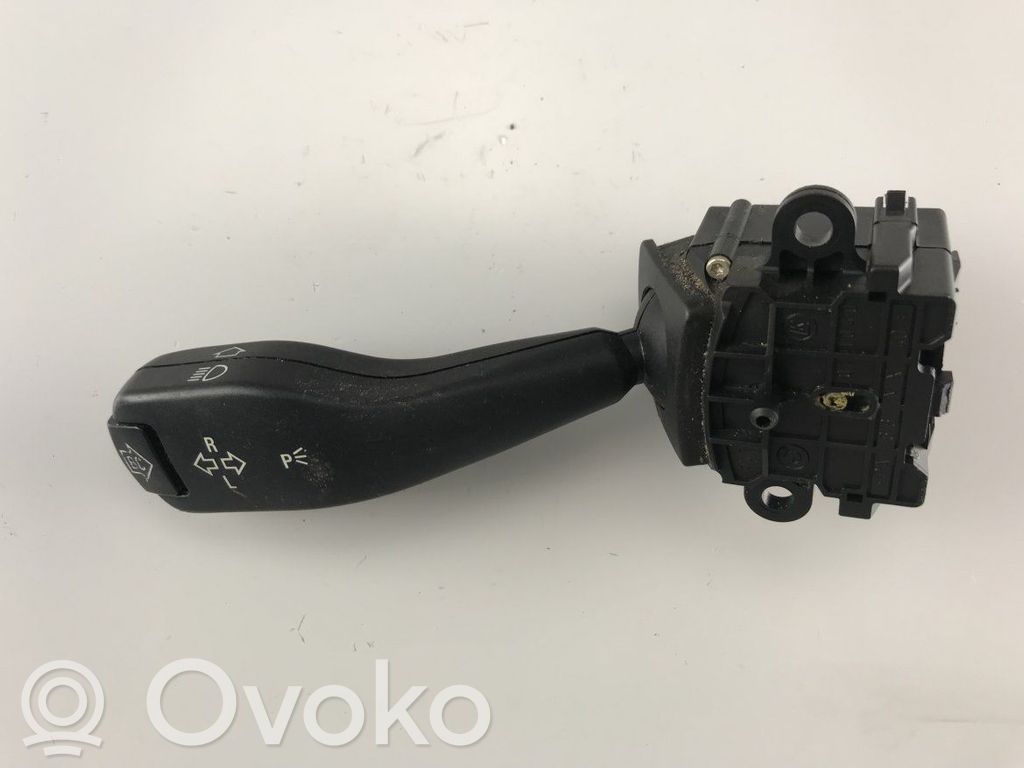 BMW X3 E83 Pagrieziena signālu / lukturu sviria 