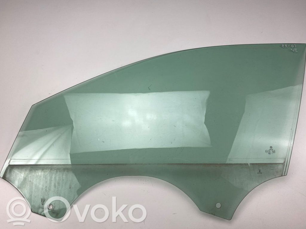 Volkswagen PASSAT B8 Front door window glass four-door 
