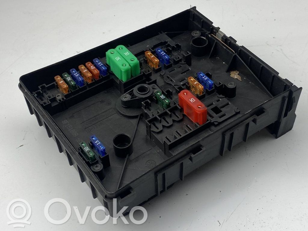 Volkswagen Touran I Skrzynka bezpieczników / Komplet 