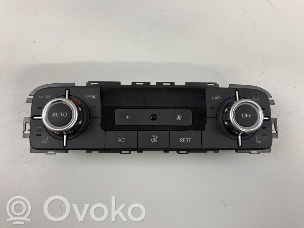 Volkswagen Touareg II Panel klimatyzacji 