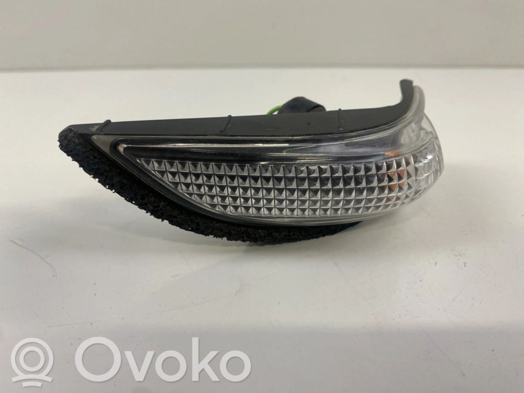 Toyota Yaris Kierunkowskaz przedni 