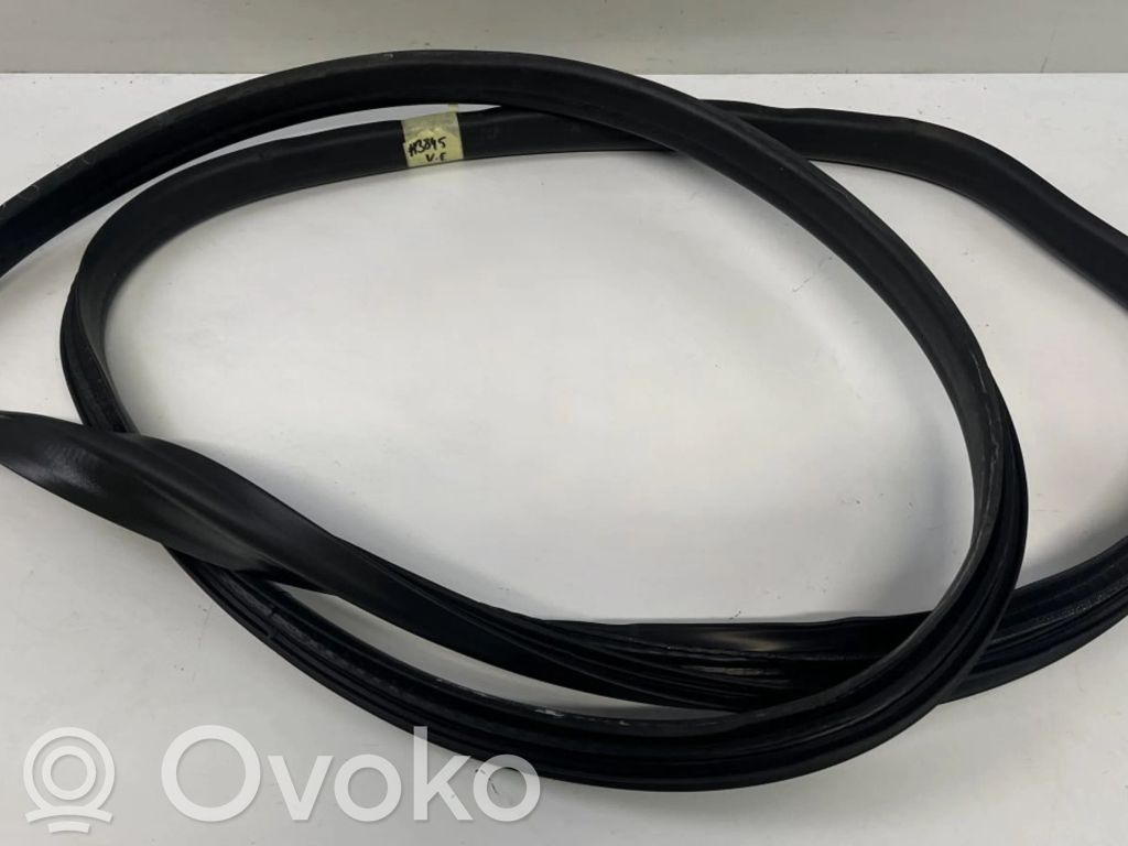 Volvo XC60 Uszczelka szyby drzwi przednich 