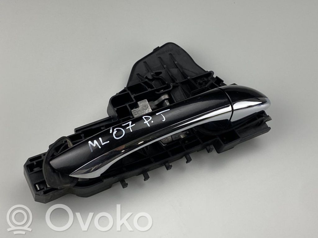 Mercedes-Benz ML W164 Manecilla externa puerta trasera 