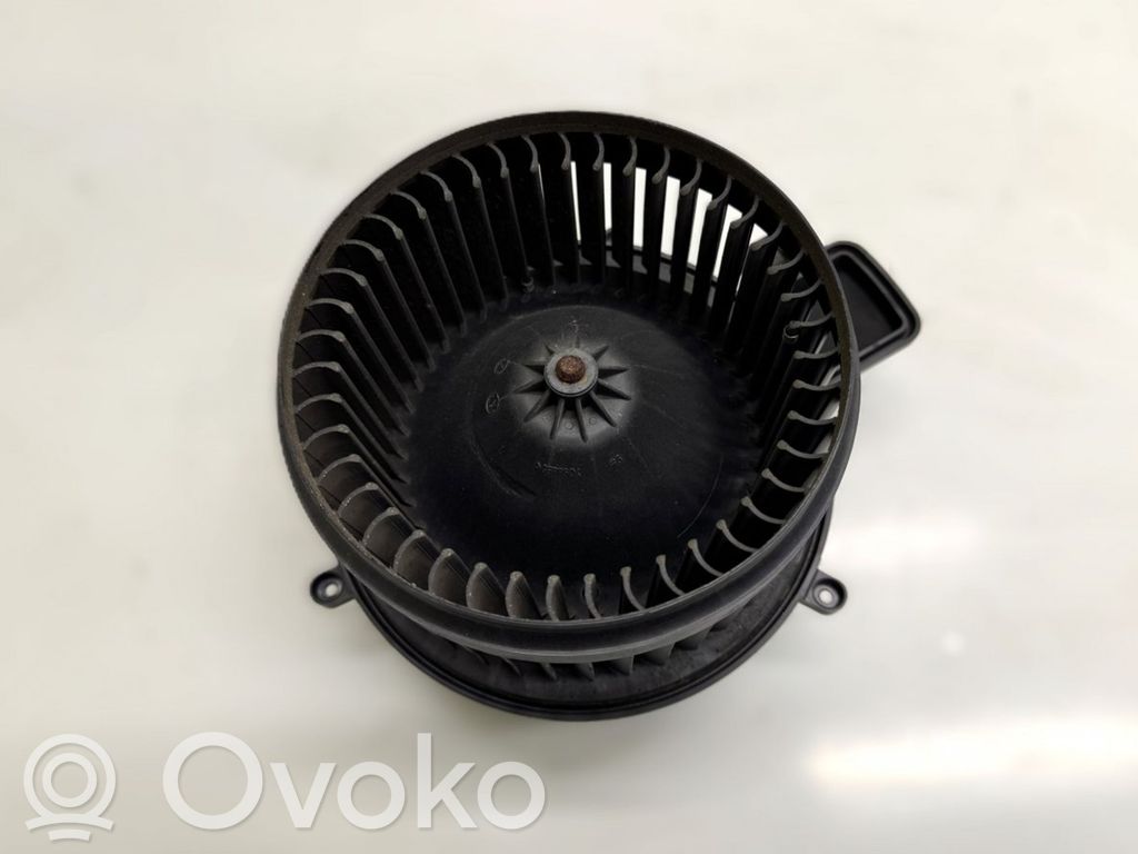 Chrysler 300C Mazā radiatora ventilators 