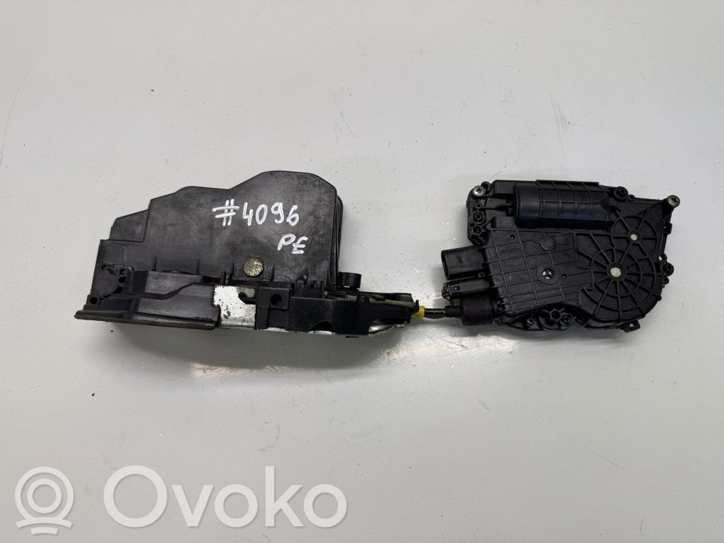 BMW X5 E70 Priekšpusē slēdzene 