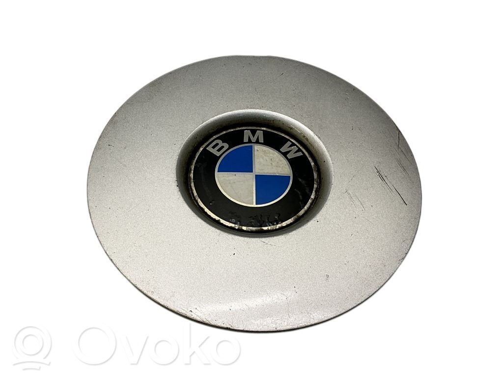BMW 5 E34 Borchia ruota non originale 