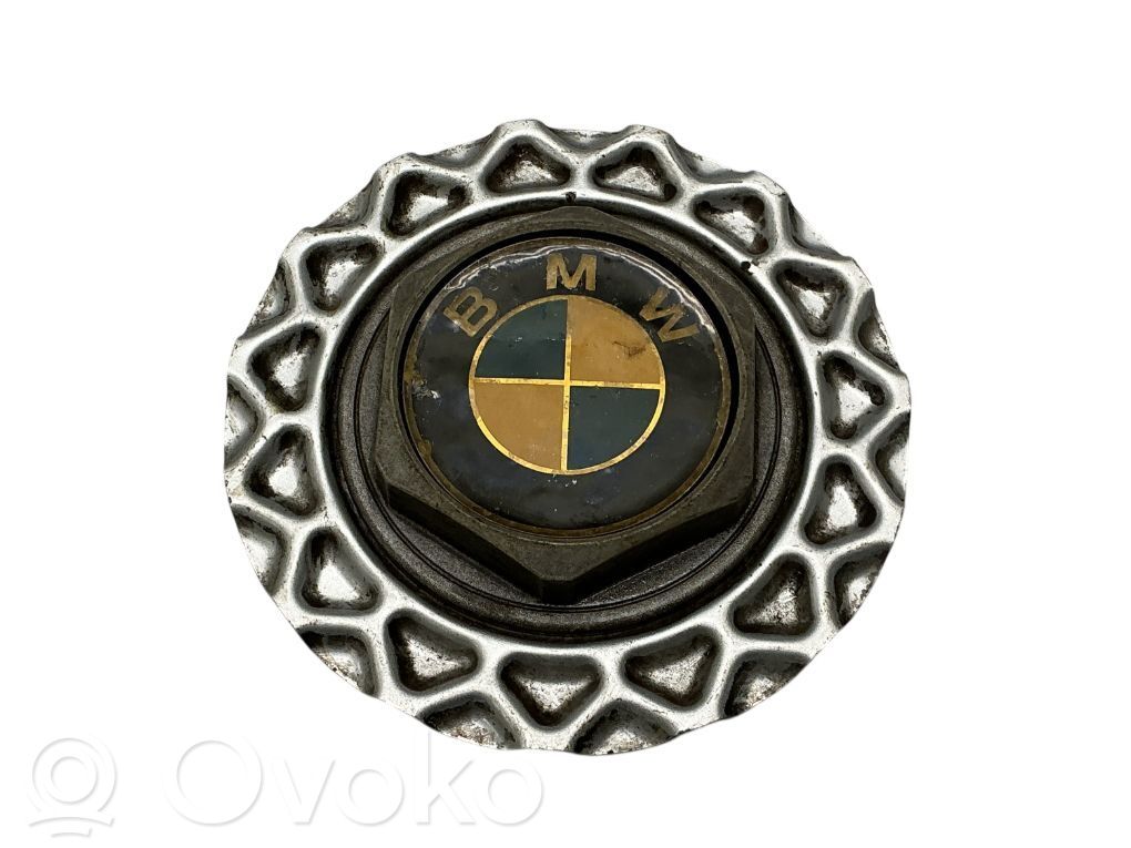BMW 3 E30 Non-original wheel cap 