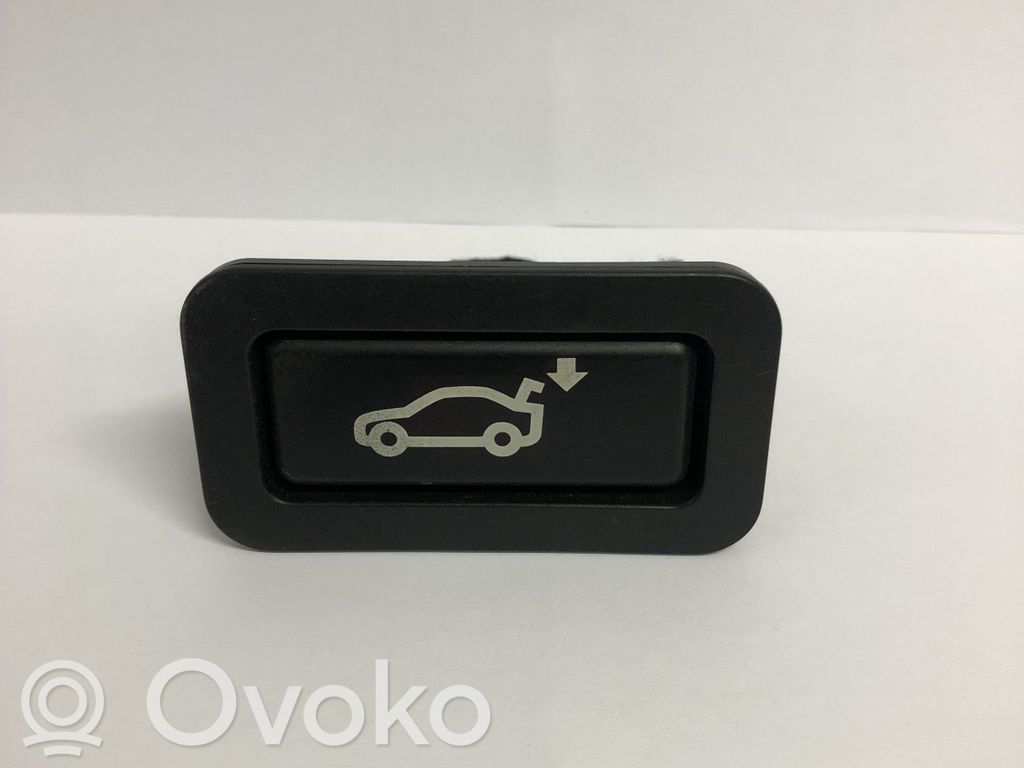 Tailgate/boot open switch button   8375580