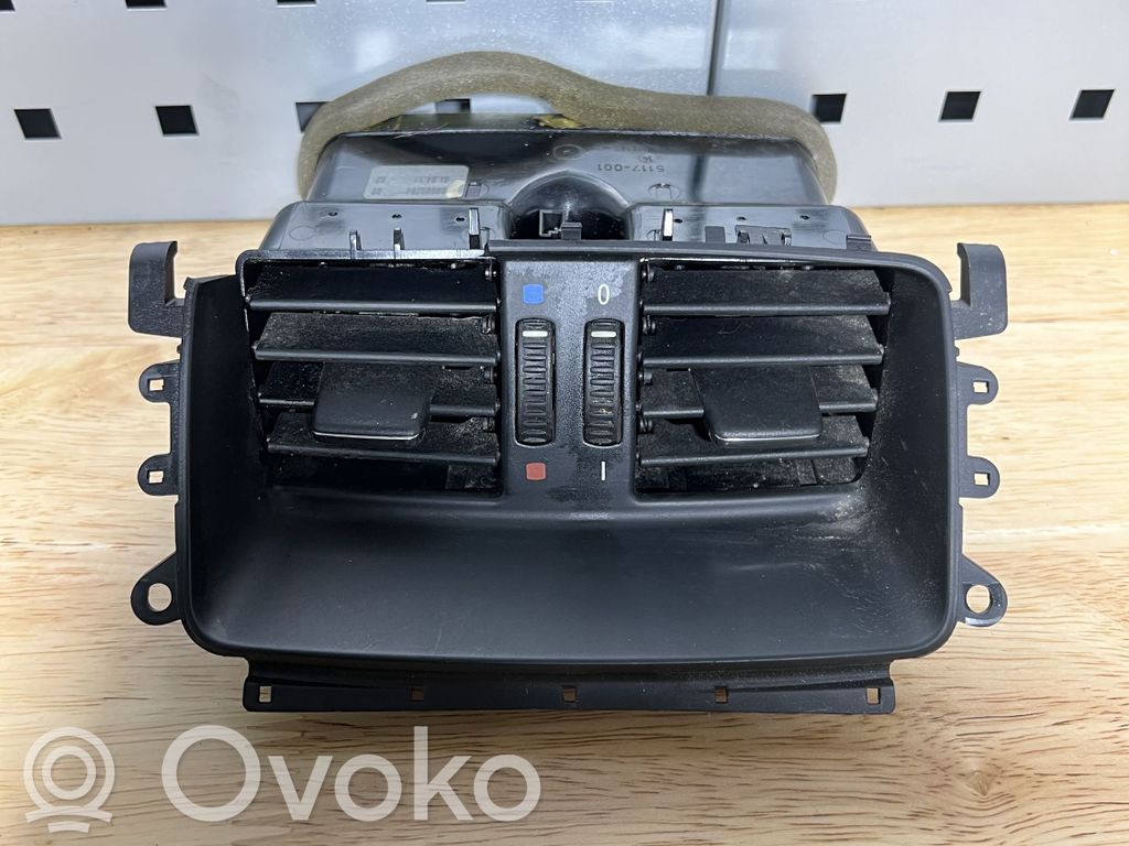 BMW 3 E92 E93 Aizmugurējā gaisa - ventilācijas reste 