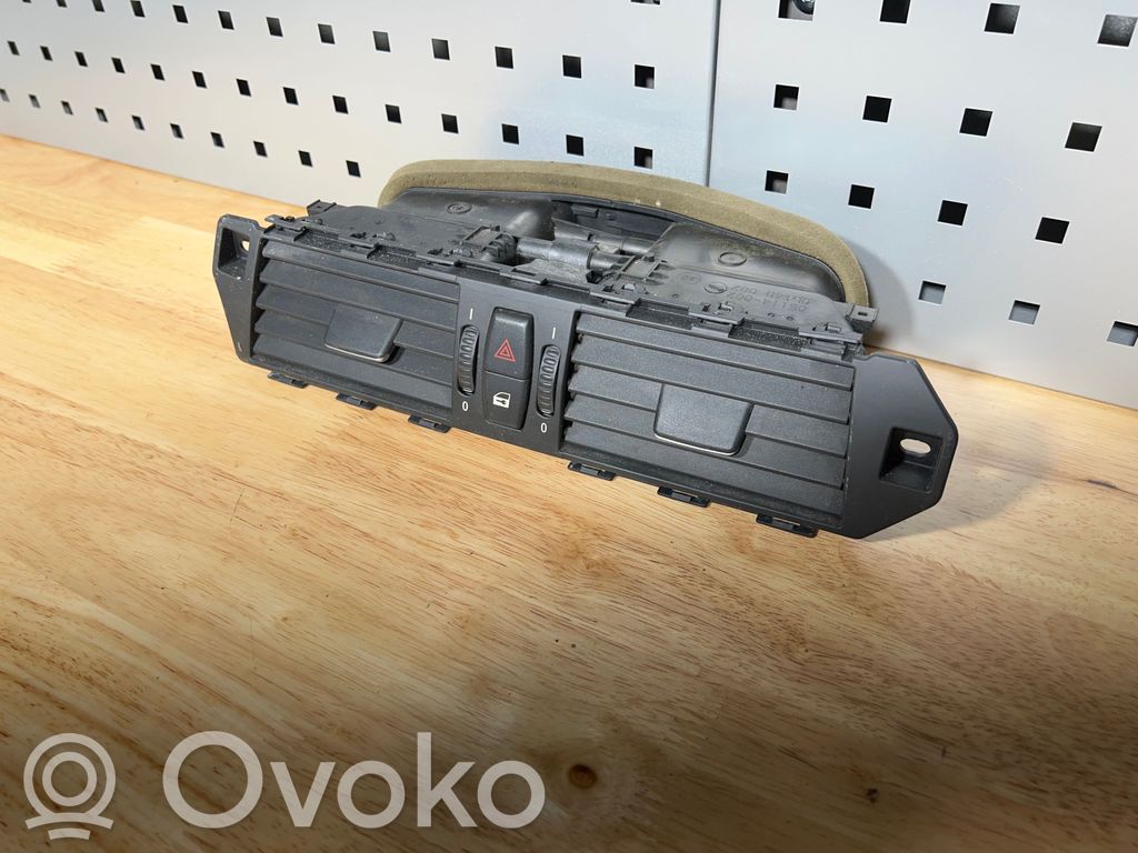 BMW 5 E60 E61 Centrinės oro grotelės 