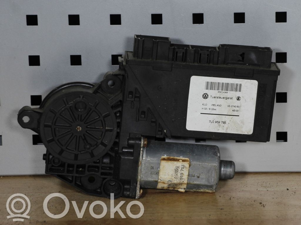 Volkswagen Touareg I Silniczek podnoszenia szyby drzwi tylnych 